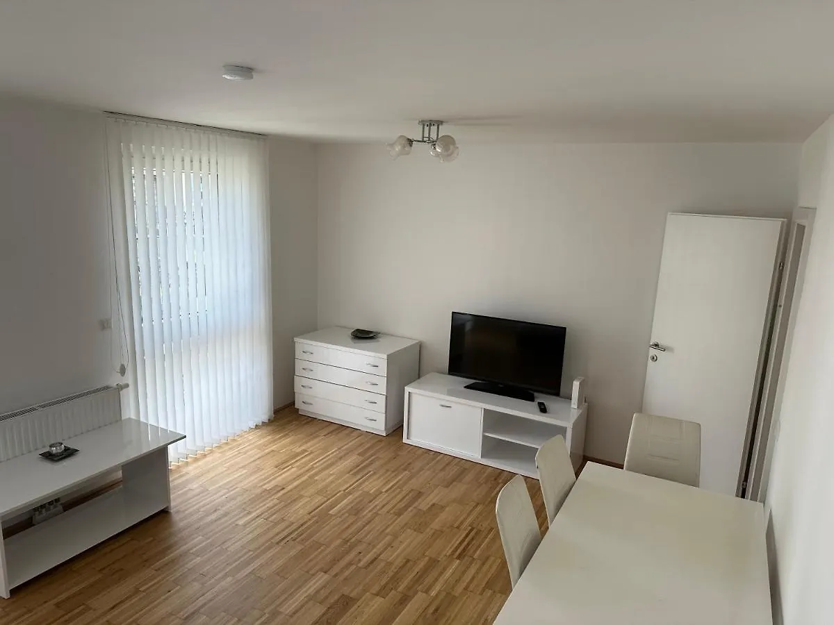Hauptbahnhof Ferienwohnung Am Park ウィーン 0*,  オーストリア